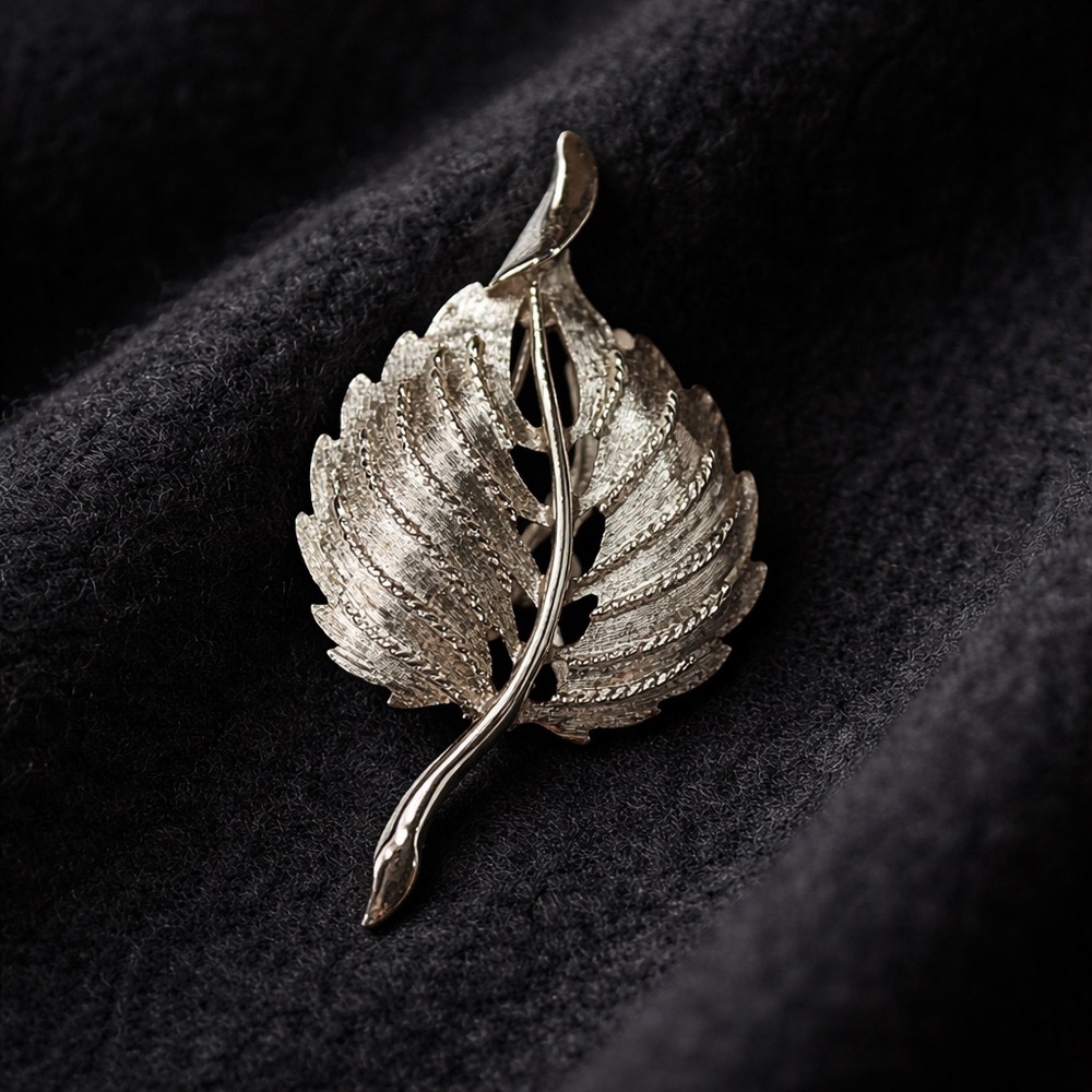 Silver-Tone Textured Leaf Brooch Classic Nature Pin Cut Out Design